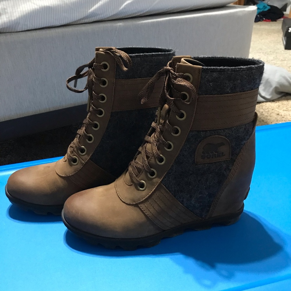 EUC Women’s Sorel Lace Up Boots